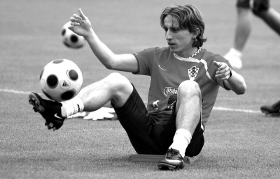 拜仁快速传球移动致对手防线瓦解