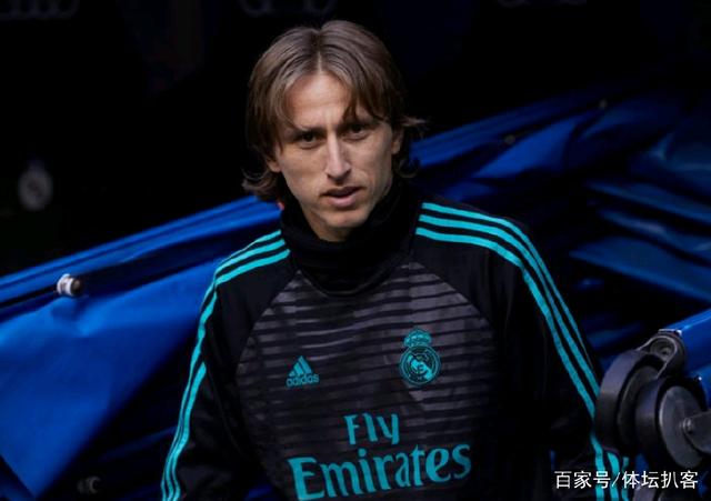 半场战报：勒沃库森0-1多特，安塞尔米诺头槌破门