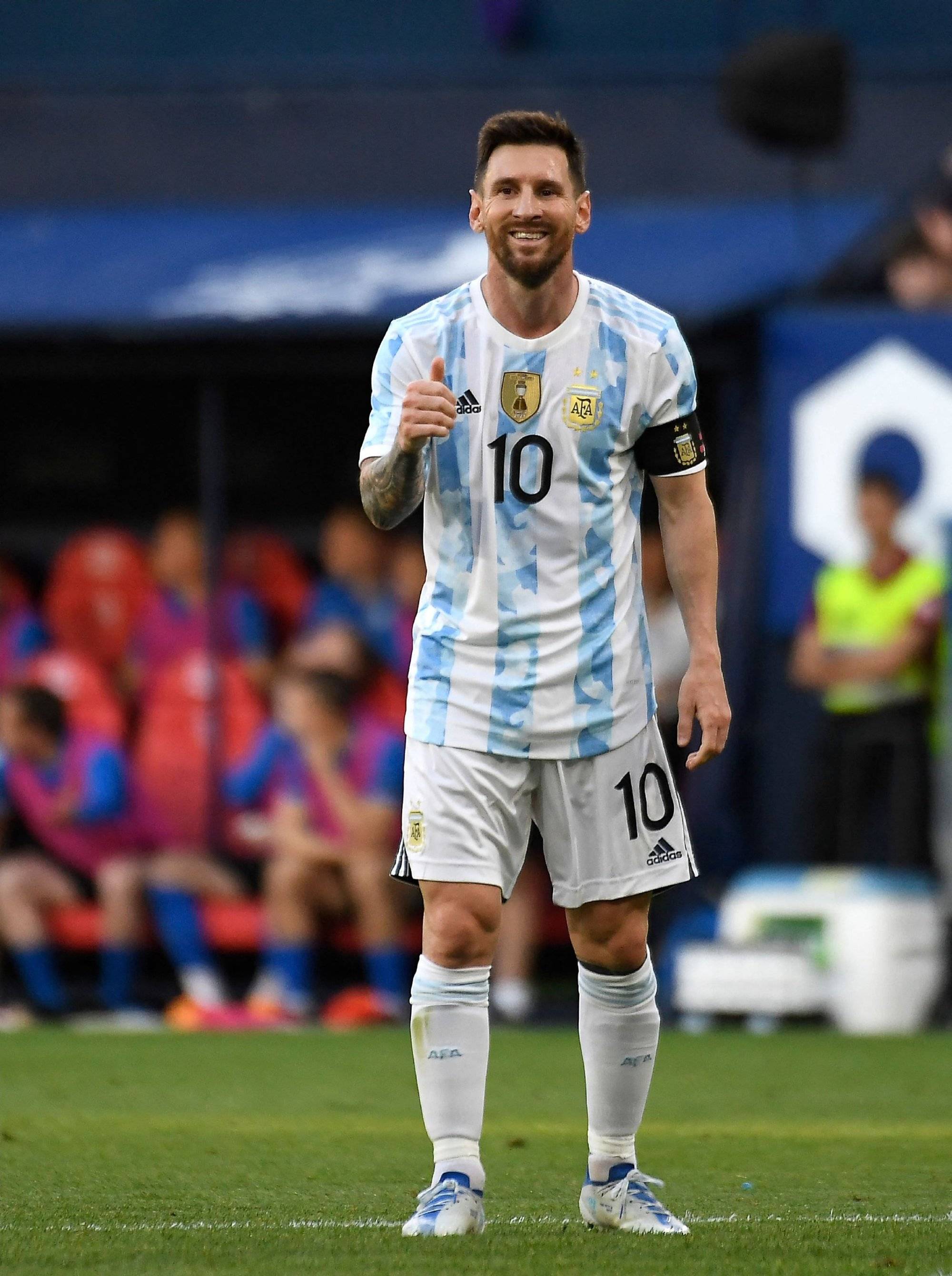 金球奖后再戴冠！登贝莱荣膺2025年FIFA年度最佳球员（金球加身再封王！登贝莱当选2025年FIFA年度最佳球员）